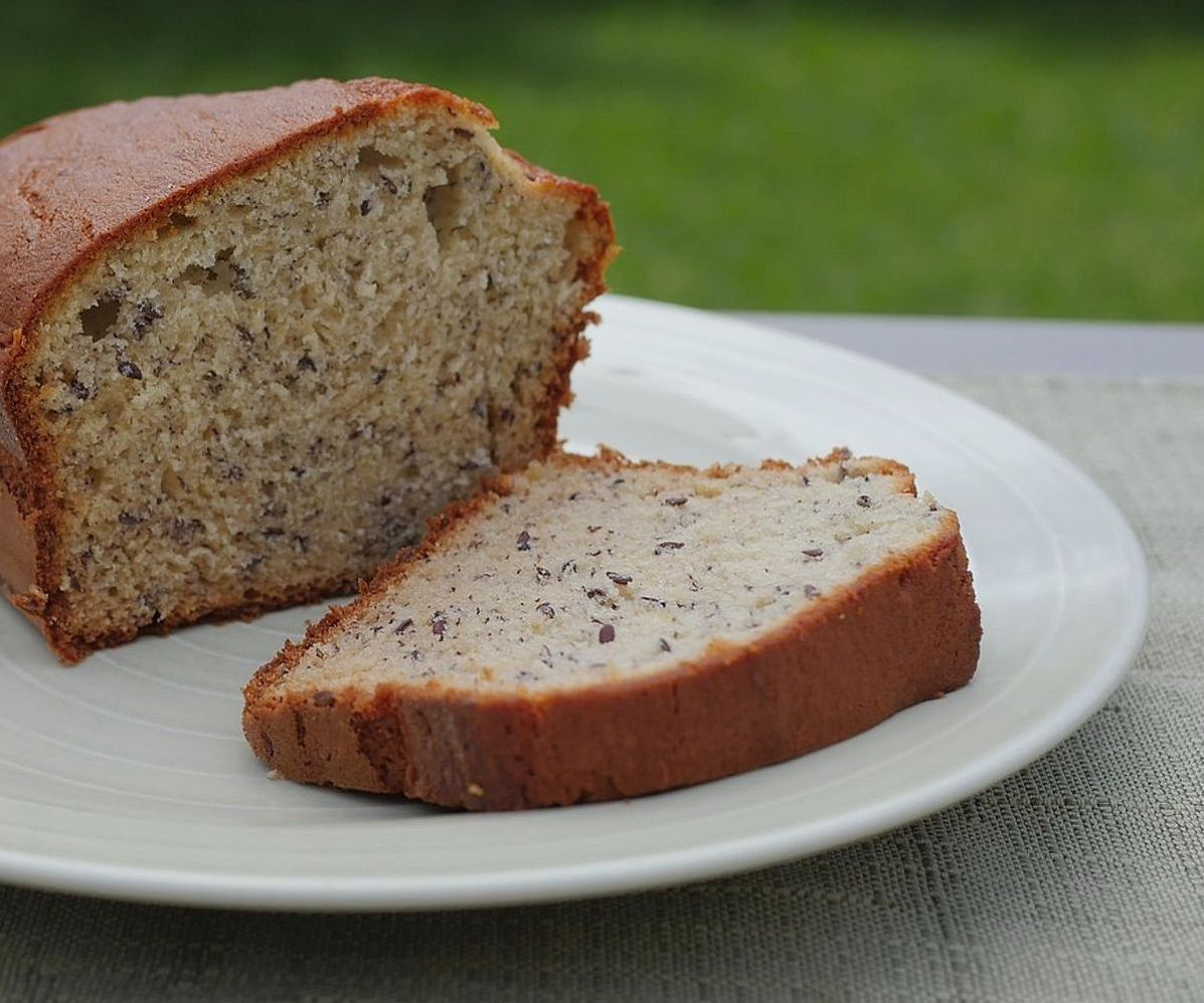 Vitrina de postres caseros recién horneados
